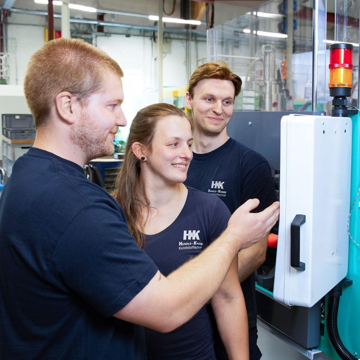 Unterstützung durch Teamwork Hunold-Knoop-Ausbildung-Kunststofftechnologe