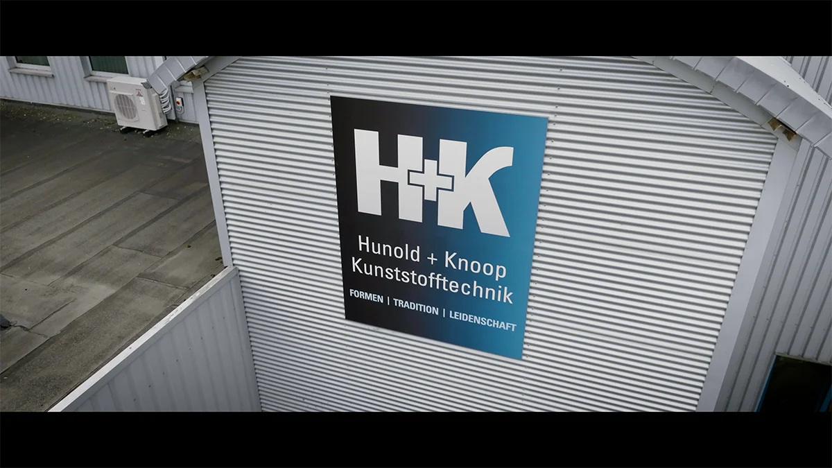 Hunold + Knoop – Werk II in Geseke h+k_imagevideo_still_werk_II_aussen_schild